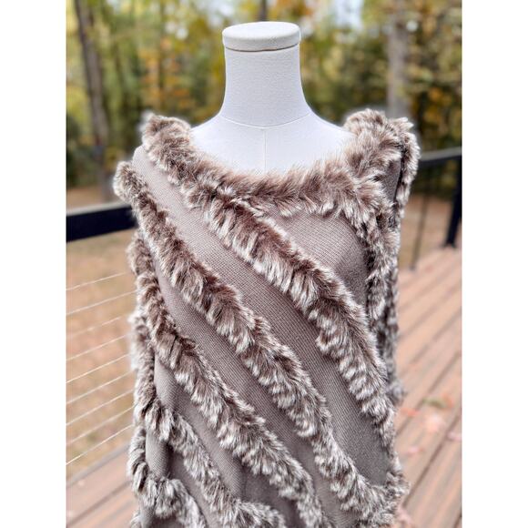 Chico’s Faux Fur Trim Knit Poncho Taupe Brown Cozy Chic Fall Layer S/M - Picture 5 of 9